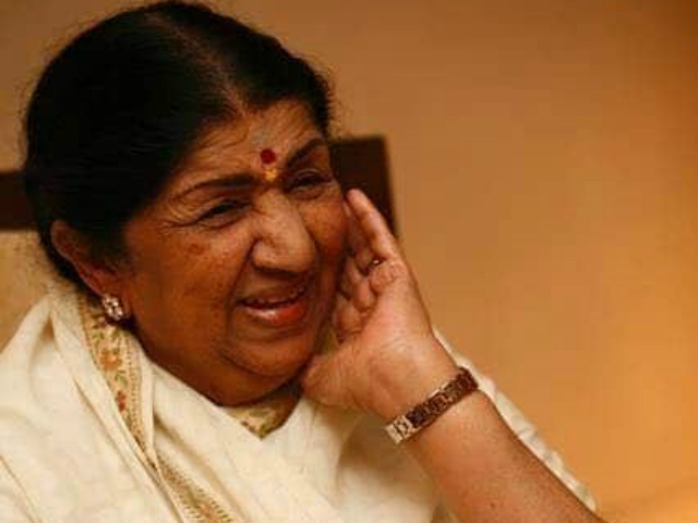 Lata Mangeshkar Health Updates: लता मंगेशकर जीवनरक्षक प्रणाली पर, हालत नाजुक लेकिन सुधार