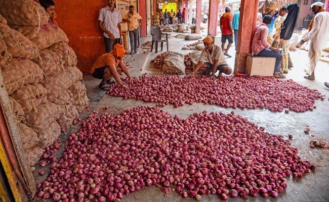 Onion Rate May Hit Rs 150 In Kolkata, Centre Cuts Stock Limit: 10 Points