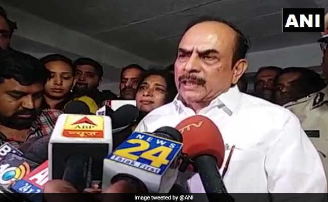 महिला डॉक्‍टर की हत्‍या पर तेलंगाना के मंत्री का बेतुका बयान, 'उसने अपनी बहन को फोन किया, पुलिस को नहीं'