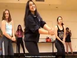 Viral Video: 'घुंघरू' सॉन्ग पर इन लड़कियों के बीच हुआ धमाकेदार डांस कॉम्पिटिशन, वीडियो हुआ वायरल Viral Video: 'घुंघरू' सॉन्ग पर इन लड़कियों के बीच हुआ धमाकेदार डांस कॉम्पिटिशन, वीडियो हुआ वायरल