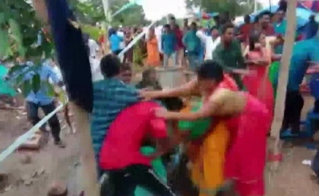3 Injured As Bride And Groom's Families Throw Chairs At Telangana Wedding