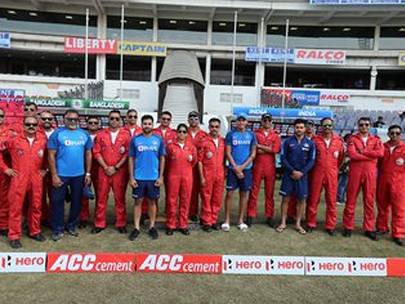 टीम इंडिया ने की आईएएफ ऐरोबेटिक टीम से मुलाकात