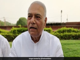 यशवंत सिन्हा ने की श्रीनगर में कश्मीर के नेताओं से मुलाकात, पुलिस ने श्रीनगर से बाहर जाने से रोका यशवंत सिन्हा ने की श्रीनगर में कश्मीर के नेताओं से मुलाकात, पुलिस ने श्रीनगर से बाहर जाने से रोका