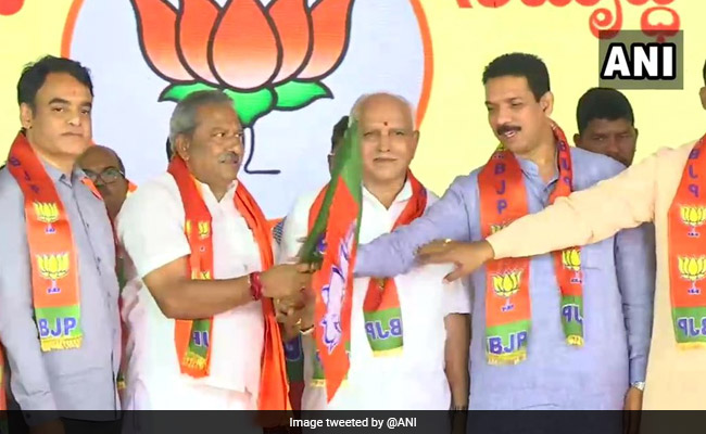 कर्नाटक के अयोग्य विधायकों में से 15 भाजपा में हुए शामिल, रोशन बेग पर अभी फैसला नहीं