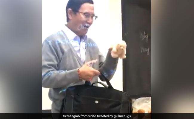 This University Professor Rewarding Students With Toys Is Too Pure For Words