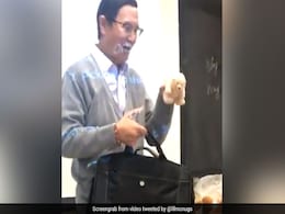 This University Professor Rewarding Students With Toys Is Too Pure For Words This University Professor Rewarding Students With Toys Is Too Pure For Words