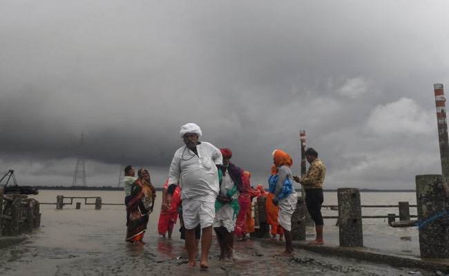 Bangladesh Evacuates 100,000 As Cyclone Bulbul Approaches