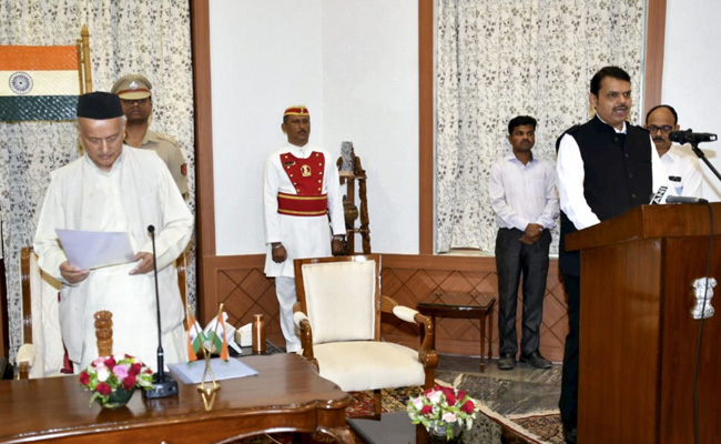 BJP सांसद का दावा, 40 हजार करोड़ रुपये ट्रांसफर करने के लिए देवेंद्र फडणवीस बने थे 80 घंटे के लिए  सीएम