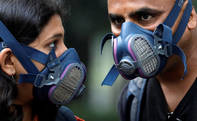 Delhi A "Gas Chamber", Says Arvind Kejriwal; Government Distributes Masks