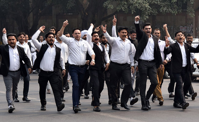 Delhi Police Vs Lawyers: It All Started Over A Parking Spot