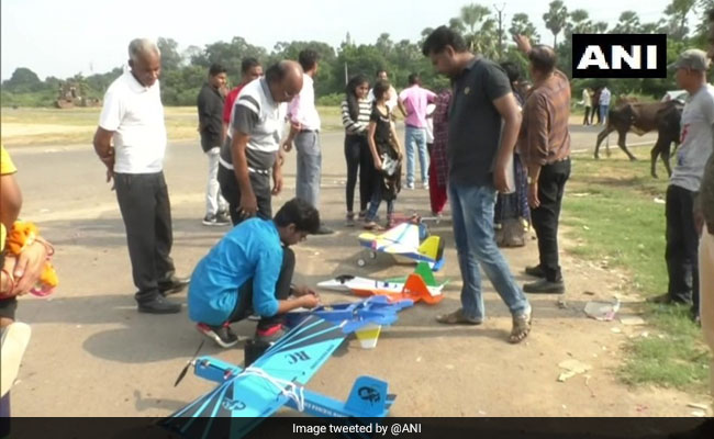 10वीं में फेल हुआ तो सबने उड़ाया मजाक, अब उसी लड़के ने हल्के विमानों के 35 मॉडल बनाकर कर दिया हैरान