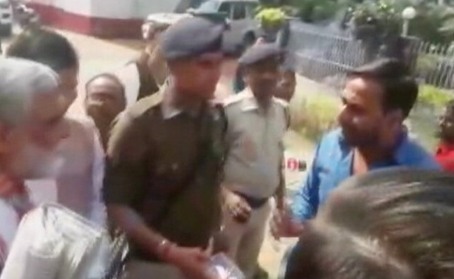 Minister Shouts At Protesters Demanding Ultrasound Machine In Bihar Hospital