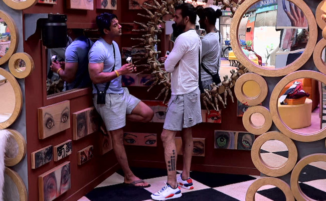 <i>Bigg Boss 13</i> Written Update November 13, 2019: Sidharth Shukla Provokes Vishal Aditya Singh To Remove Rashami Desai From The Captaincy Task