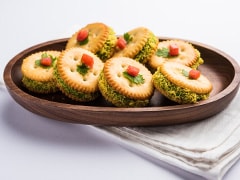 Tea-Time Snack Recipe Video: Make Cheesy Biscuits Starter In Just 15 Min With This Easy Recipe Tea-Time Snack Recipe Video: Make Cheesy Biscuits Starter In Just 15 Min With This Easy Recipe