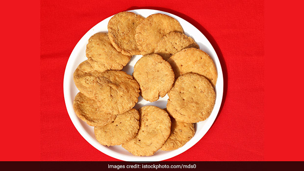 Healthy Tea-Time Snack: Pair Your Evening Cuppa With This Healthy Oats And Flaxseed Mathri