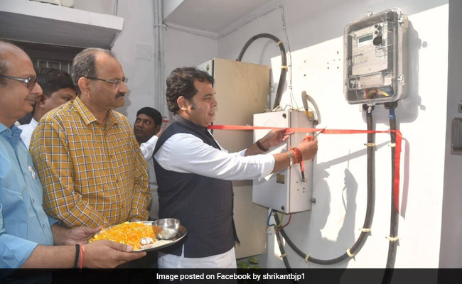 UP Power Minister Sets Example, Installs Prepaid Electricity Meter At Home