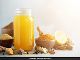 Benefits Of Turmeric Water : हेल्दी रहने के लिए रोजाना पानी में मिलाकर पिएं चुटकी भर हल्दी Benefits Of Turmeric Water : हेल्दी रहने के लिए रोजाना पानी में मिलाकर पिएं चुटकी भर हल्दी