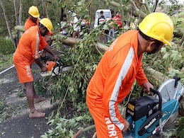 Cyclone Bulbul Weakens As It Moves Towards Bangladesh: 10 Points Cyclone Bulbul Weakens As It Moves Towards Bangladesh: 10 Points