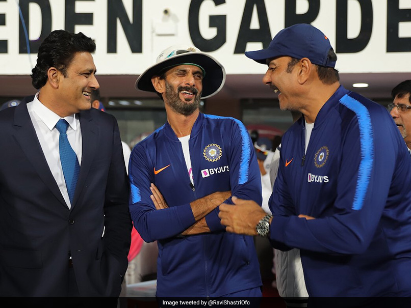 रव‍ि शास्‍त्री ने कुंबले के साथ फोटो शेयर क‍िया तो हुए ट्रोल, लोग बोले-देवेंद्र फडणवीस से म‍िल रहे उद्धव ठाकरे