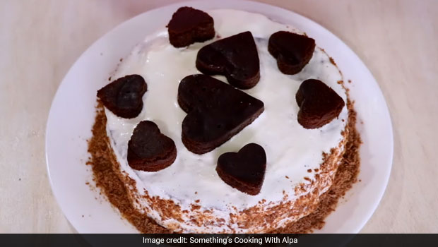 Cooking Tips: How To Make Soft And Moist Chocolate Cake In A Frying Pan (Recipe Video)