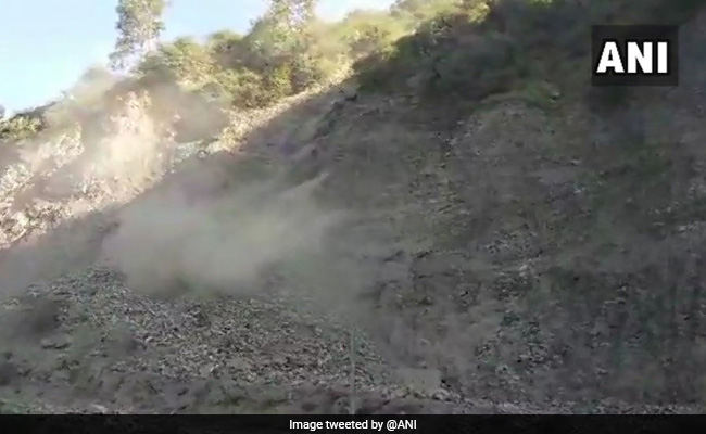 Jammu-Srinagar Highway Closed Due To Landslide, 3,000 Vehicles Stranded