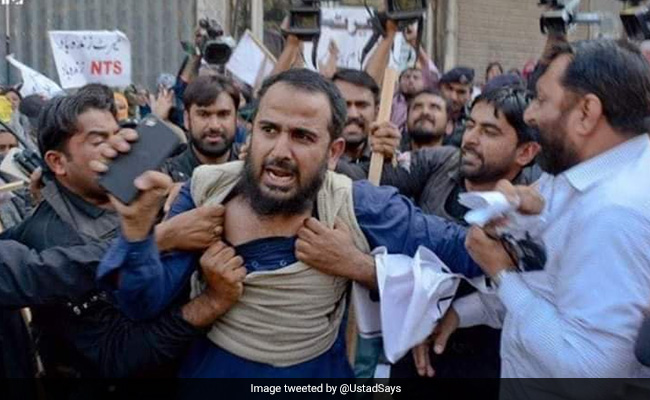 पाकिस्तान में पुलिस ने सरकारी कॉलेज के 47 प्रोफेसर को किया गिरफ्तार, जानिए वजह