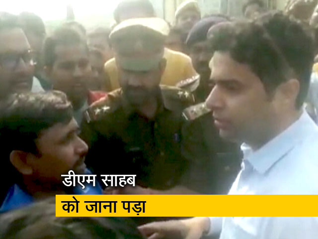 शख्स के साथ बदसलूकी के मामले में हटाए गए अमेठी के डीएम