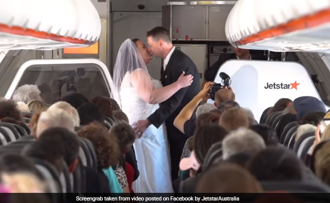 Couple Who Met While Playing Game About Airports Gets Married On A Plane