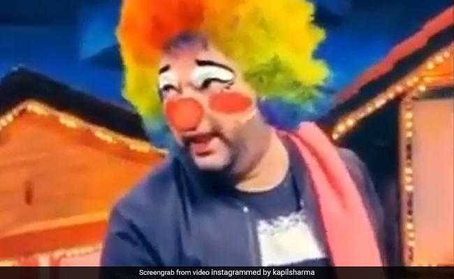 कपिल शर्मा ने जोकर बनकर यूं बेची सब्जी, पहचानना हुआ मुश्किल- देखें Video