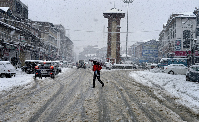 Flights Cancelled, Highway Closed As Kashmir Receives Heavy Snowfall