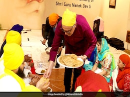 Top UN Diplomat Participates In Langar For Guru Nanak Jayanti Top UN Diplomat Participates In Langar For Guru Nanak Jayanti