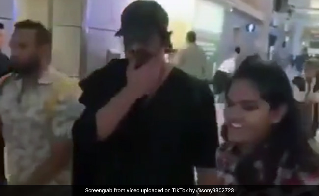 लड़की ने एक्टर प्रभास को मारा 'थप्पड़', जिसके बाद 'बाहुबली' ने किया ऐसा... देखें Viral Video