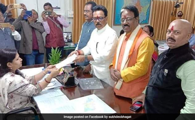 झारखंड : BJP ने कांग्रेस के पूर्व प्रदेश अध्यक्ष सुखदेव भगत को लोहरदगा से मैदान में उतारा