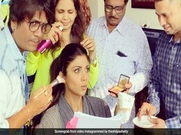 शिल्पा शेट्टी के मेकअप के लिए लगी लोगों की भीड़, Video हुआ वायरल शिल्पा शेट्टी के मेकअप के लिए लगी लोगों की भीड़, Video हुआ वायरल
