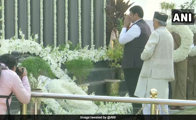 Chief Minister Devendra Fadnavis, Governor Koshyari Remember 26/11 Martyrs In Mumbai