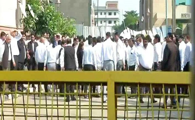 Delhi Police Vs Lawyers Live Updates: Protesting Lawyers Will Return To Work From Tomorrow, Says Bar Council