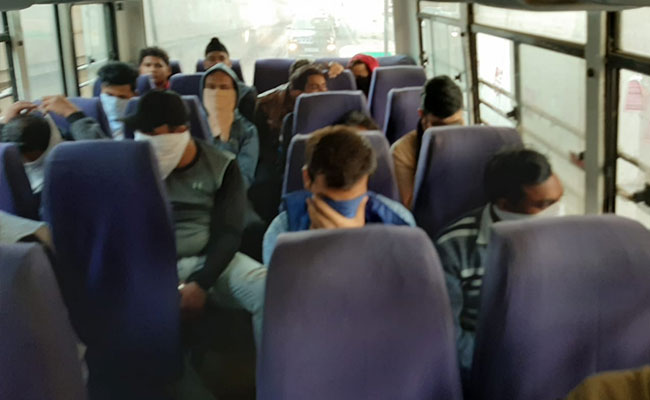 दिल्ली से कनाडा के लोगों को ठगने वाले कॉल सेंटर का भंडाफोड़, 32 गिरफ्तार