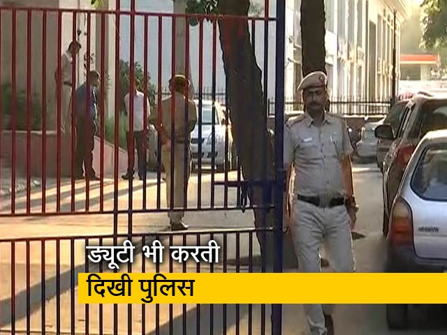 दिल्ली: धरने पर पुलिस तो थाना किसके भरोसे?