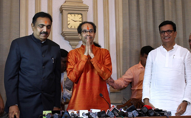 मुख्यमंत्री पद की शपथ लेने के तुरंत बाद उद्धव ठाकरे ने ली कैबिनेट बैठक, किया यह पहला बड़ा ऐलान