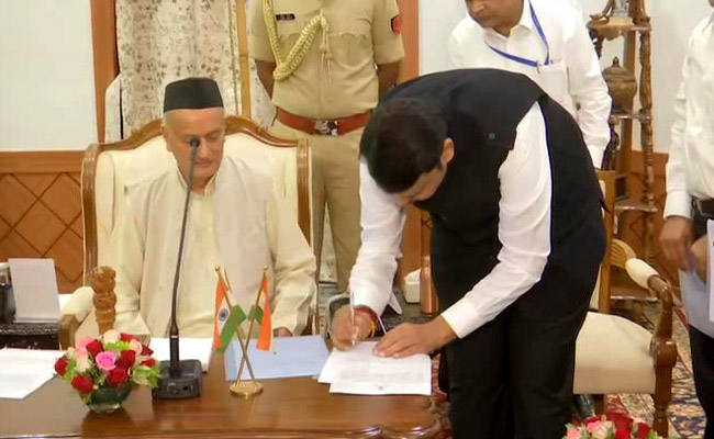 महाराष्ट्र :  रात 11:45 बजे BJP ने  शुरू की थी  'सियासी सर्जिकल स्ट्राइक', जानिए 8 घंटों में किस पल क्या हुआ