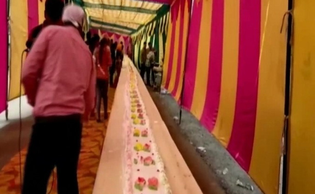 15 People Bake 550-Feet Cake To Mark Guru Nanak's 550th Birth Anniversary