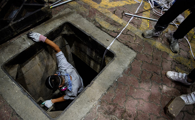 Desperate Hong Kong Protesters Use Sewers To Escape Police Siege