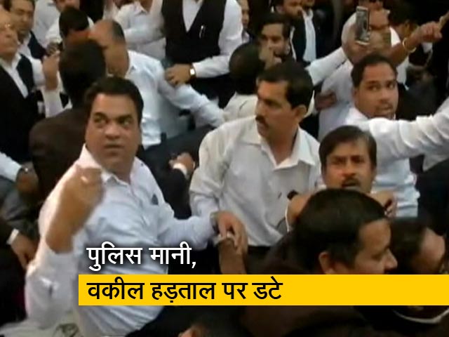 तीस हजारी कोर्ट मामला: आज भी वकीलों की हड़ताल जारी