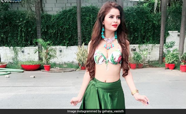 Actress Gehana Vasisth, Who Collapsed During Shoot, Is Now 'Stable'