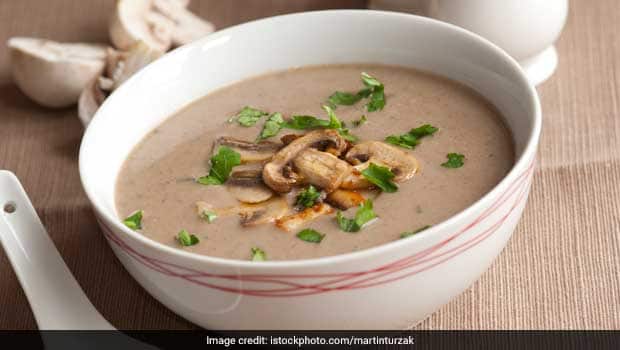 This 15-Min Quick Mushroom Soup Is Unbelievably Easy To Make (Find Recipe Inside)