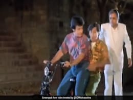 'Don't Triple-Seat': An Iconic <I>Andaz Apna Apna</i> Scene In Maharashtra Police's Tweet 'Don't Triple-Seat': An Iconic <I>Andaz Apna Apna</i> Scene In Maharashtra Police's Tweet