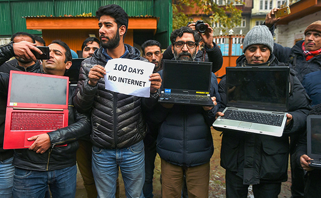Day 100: Kashmiri Journalists Protest Against Continued Internet Blockade