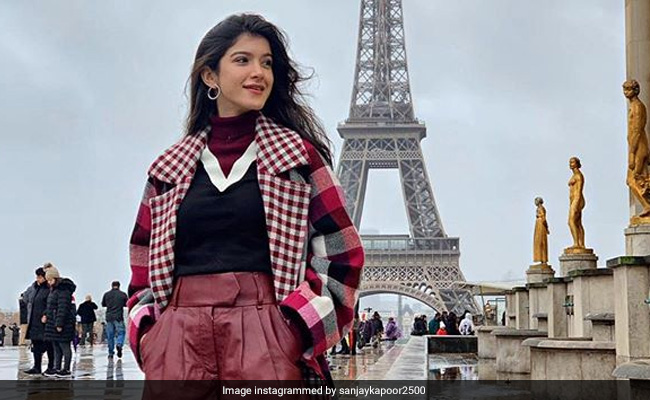 Shanaya Kapoor, In Paris For Le Bal, Soaks Up Local Vibes At Eiffel Tower