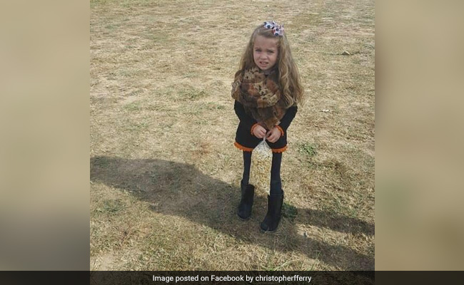 Internet Baffled By Optical Illusion Of Girl With Unnaturally Long Legs