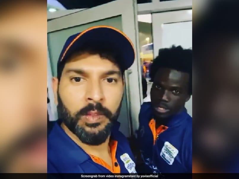 T10 League: Yuvraj Singh ने वेस्टइंडीज के प्लेयर को सिखाई पंजाबी, देखें VIDEO